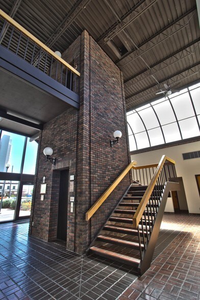 More Photos Of 921 N Chaparral St, Corpus Christi Office For Lease