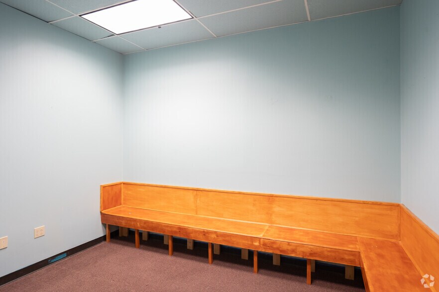 More Photos Of 202-204 N Dooley St, Grapevine Medical For Sale