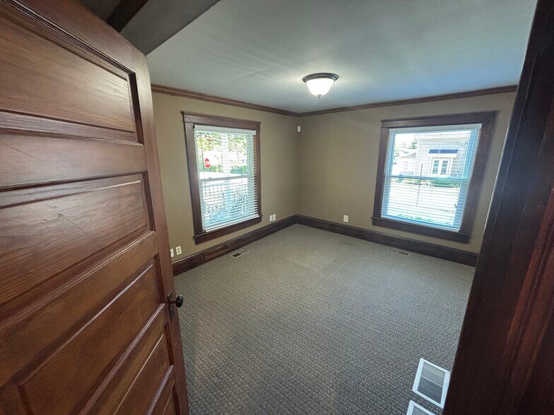 More Photos Of 150 Court St, Chardon Office Residential For Lease
