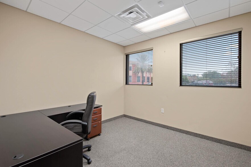 More Photos Of 630 W Adams St, Jacksonville Office For Lease
