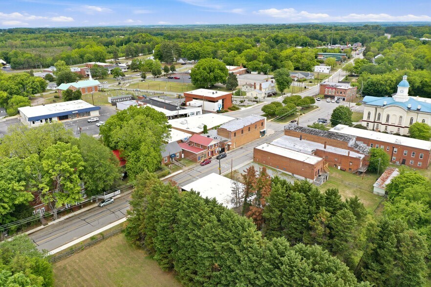 More Photos Of 43 Main W St, Yanceyville Office For Sale