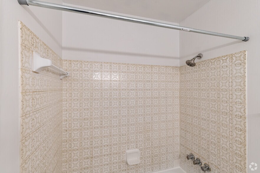More Photos Of 725 Washington St, Monroe Apartments For Sale