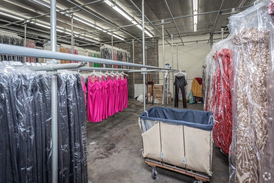 More Photos Of 4444 Union Pacific Ave, Commerce Warehouse For Sale