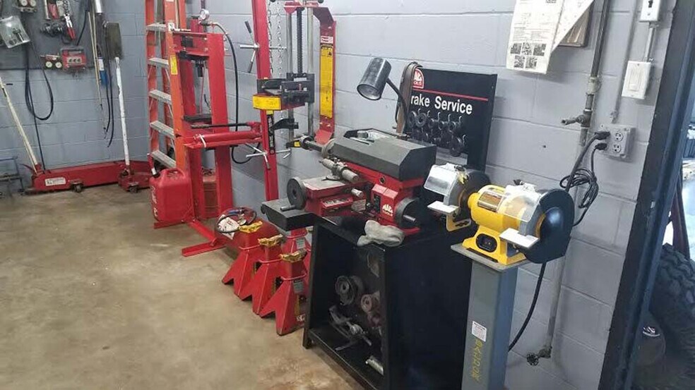 More Photos Of 321 Centreville, Belleville Industrial For Sale