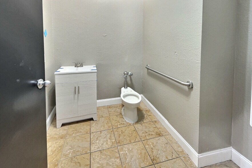 More Photos Of 650 N Highway 27, Minneola Restaurant For Sale