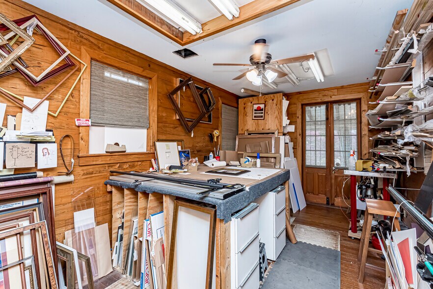 More Photos Of 545-555 S Foster Dr, Baton Rouge General Retail For Sale