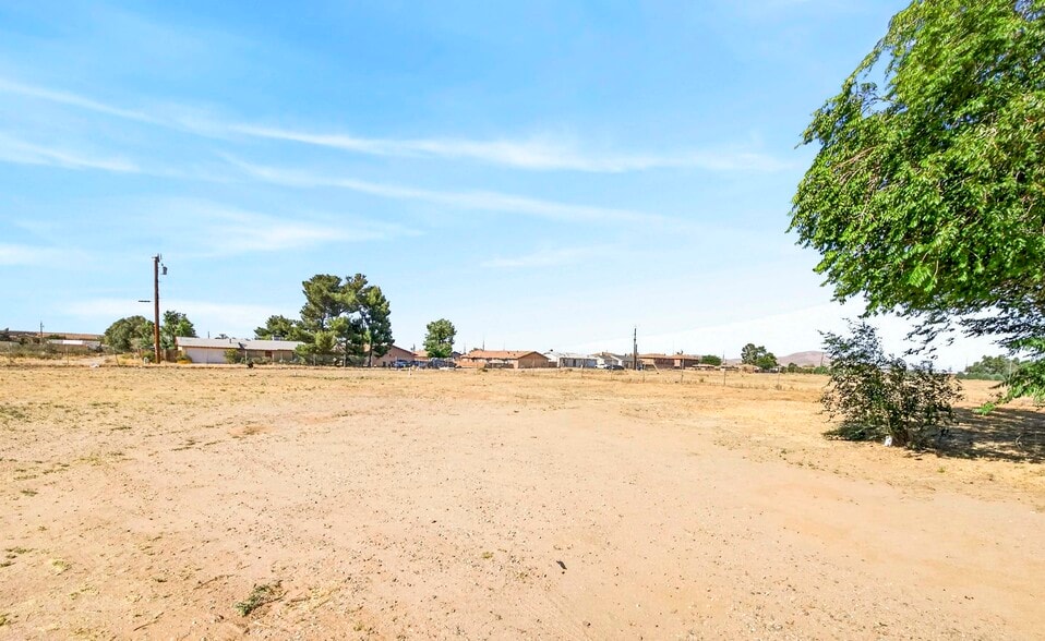 More Photos Of 11398 Bartlett Ave, Adelanto Contractor Storage Yard For Sale