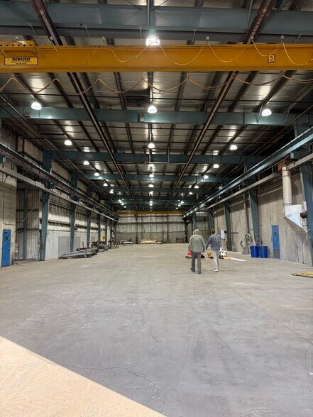More Photos Of 500 E Illinois St, Newberg Manufacturing For Sale