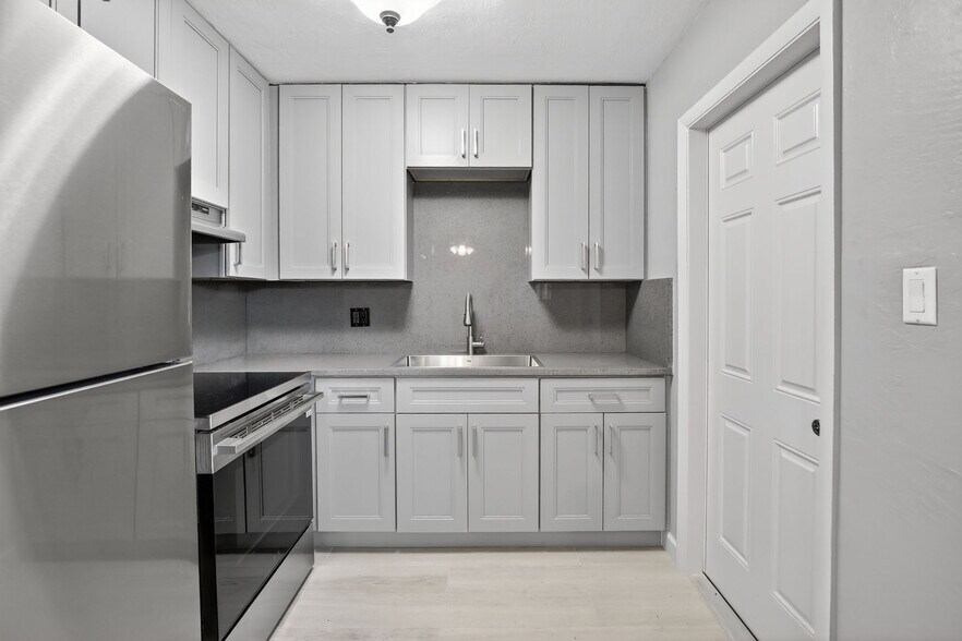 More Photos Of 4825 NE 23rd Ave, Fort Lauderdale Apartments For Sale