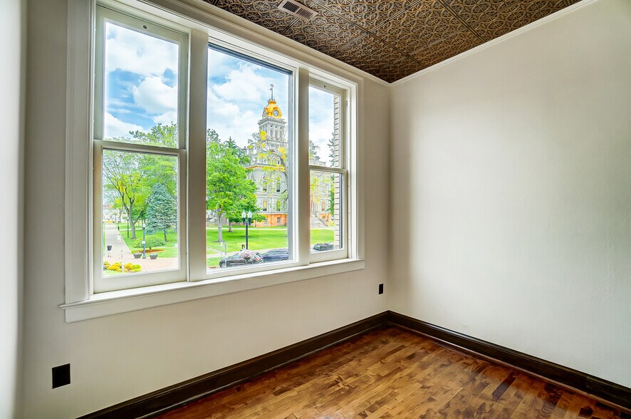 More Photos Of 9-11 N 3rd St, Newark Office For Lease