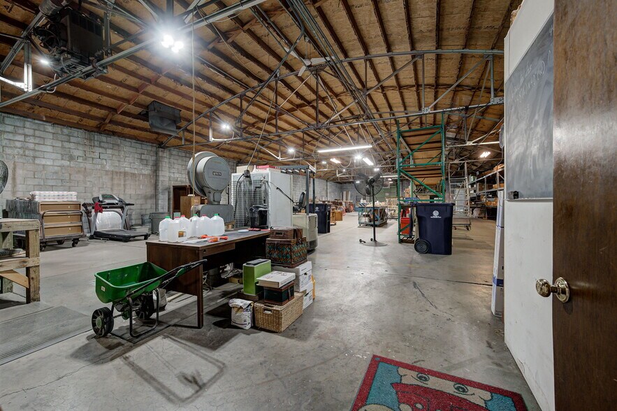 More Photos Of 515 Kings of Leon Ln, Oklahoma City Manufacturing For Sale