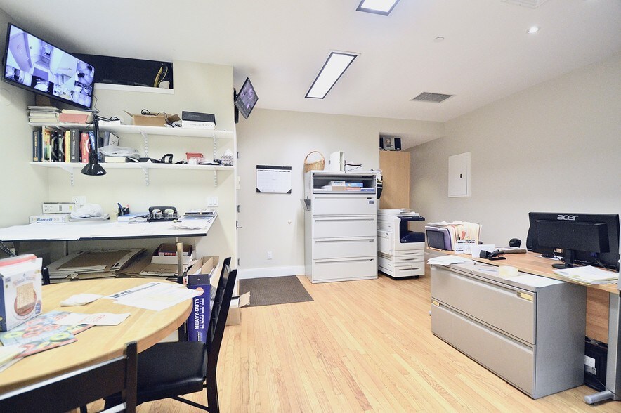 More Photos Of 410-412 W 48th St, New York Apartments For Lease