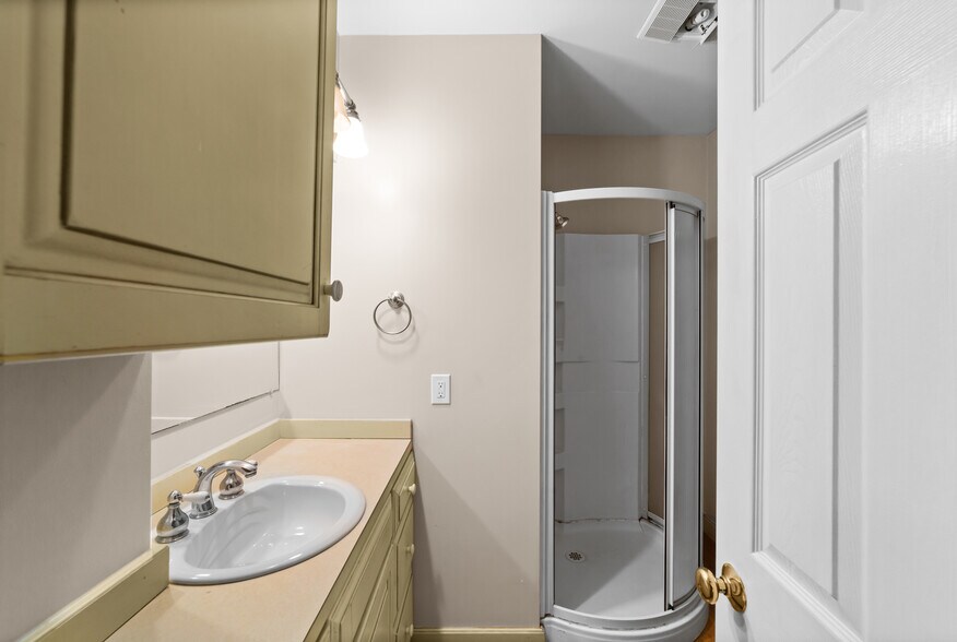 More Photos Of 579 Broadway Ave, Bedford Apartments For Sale