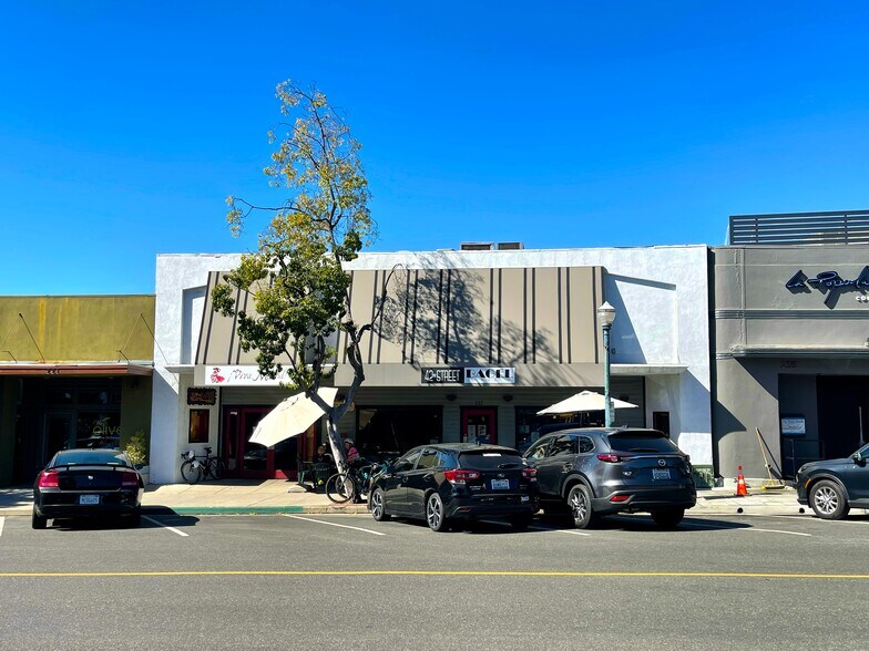 Primary Photo Of 225 Yale Ave, Claremont Restaurant For Lease