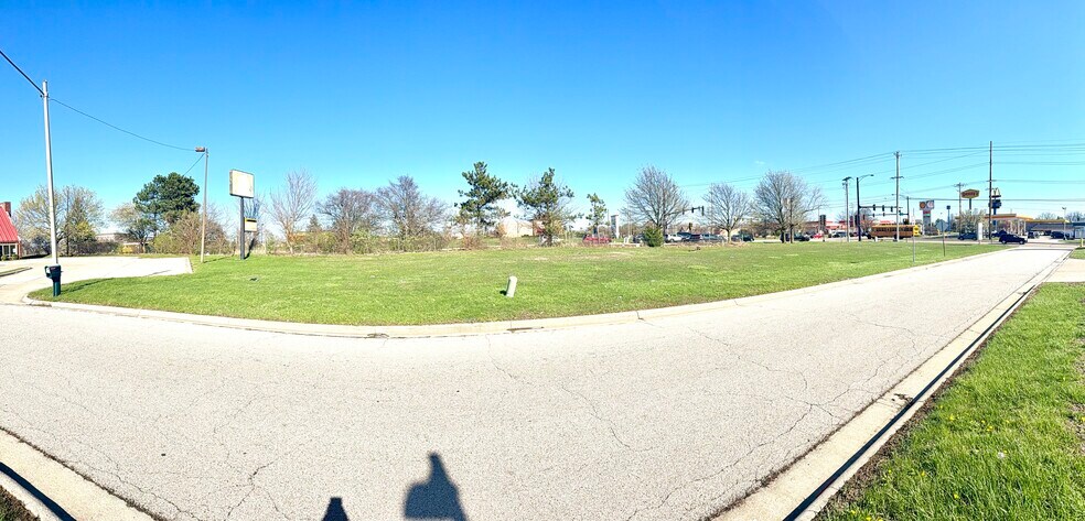 More Photos Of 1700 Fredrick Ln, Normal Restaurant For Sale