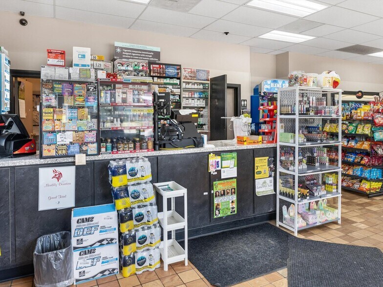 More Photos Of 227 S Calumet St, Valders Service Station For Sale