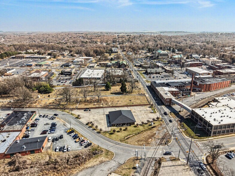 More Photos Of 208 W Salisbury St, Asheboro Medical For Lease