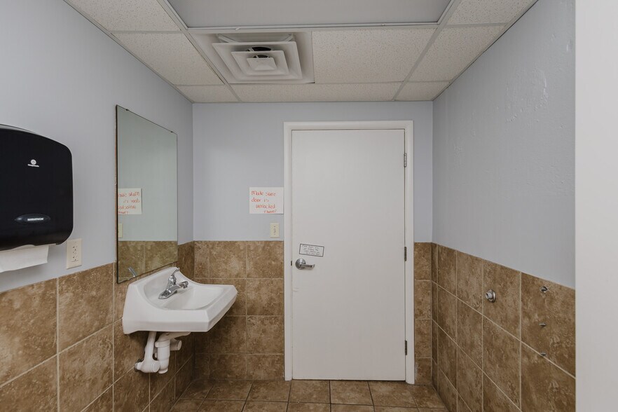 More Photos Of 724 N Main St, Newton Storefront For Sale