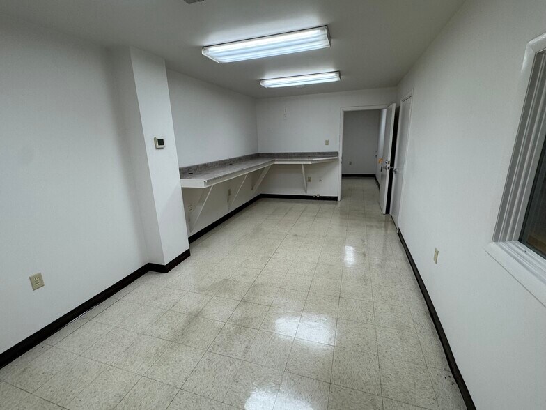 More Photos Of 16125 Business Pky, Hagerstown Service For Lease