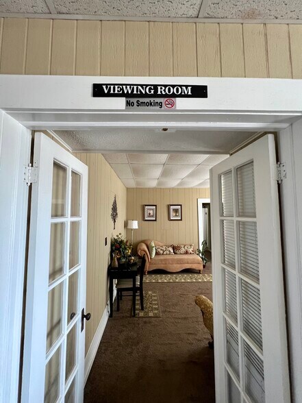 More Photos Of 100 N Fifth St, Manchester Funeral Home For Sale