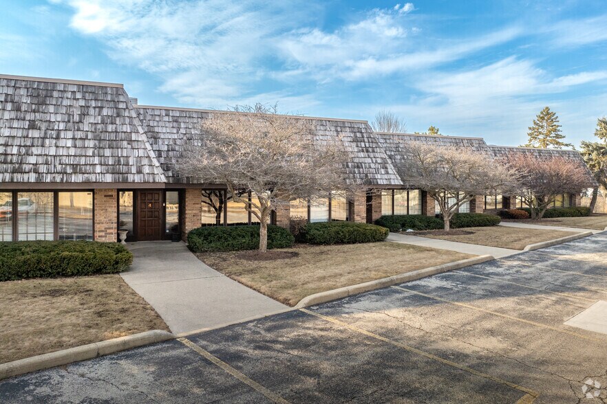 More Photos Of 14047 W Petronella Dr, Libertyville Unknown For Sale