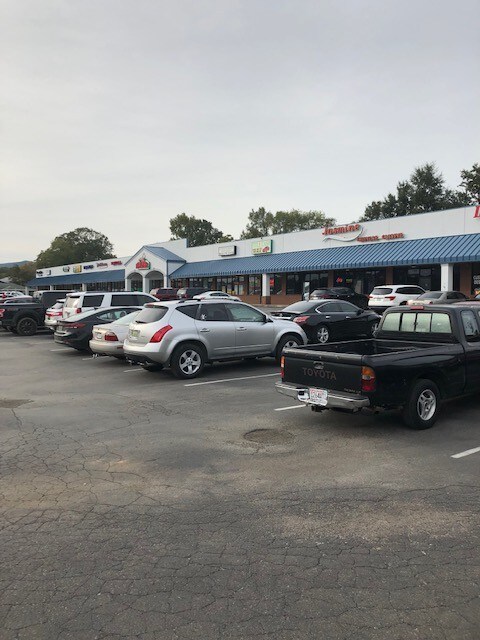 More Photos Of 1225 Snow St, Oxford Freestanding For Lease