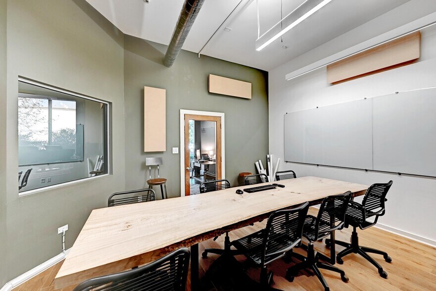 More Photos Of 2525 S Lamar Blvd, Austin Office For Sale