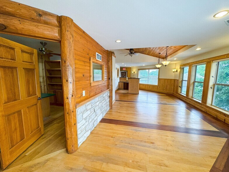 More Photos Of W1734 North St, Green Lake Office For Sale