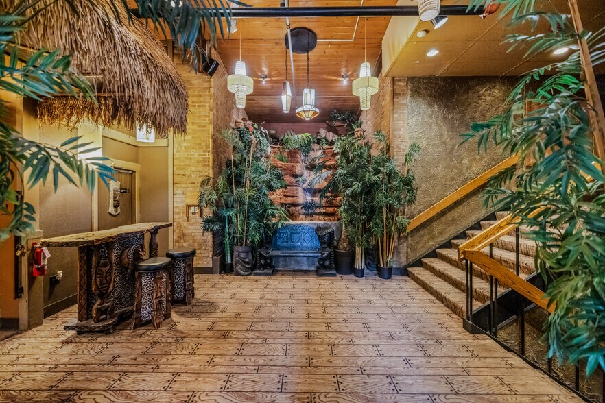 More Photos Of 1900 & 1924 Marshall St NE, Minneapolis Restaurant For Sale