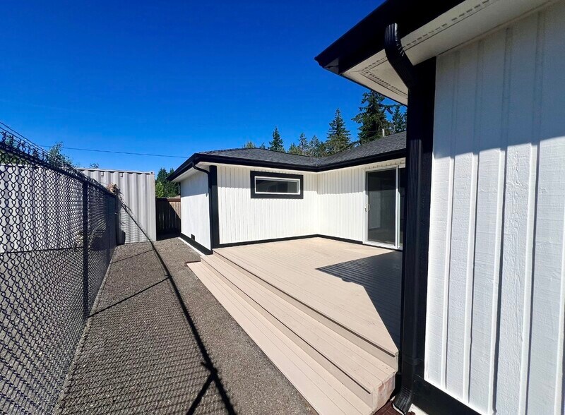 More Photos Of Avondale Way, Everett Land For Lease