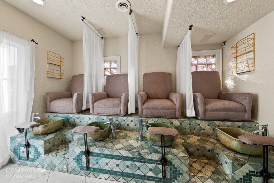 More Photos Of 125 NW Wall St, Bend Health Club For Lease