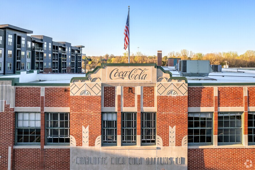 More Photos Of 1401 W Morehead St, Charlotte Office For Lease