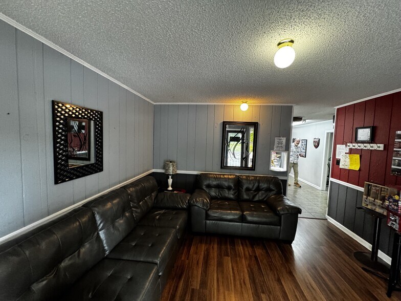 More Photos Of 1264 Hueytown Rd, Hueytown Office Residential For Sale