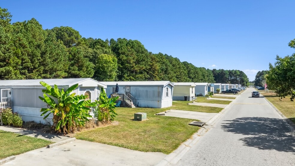 More Photos Of 2022 Keith Ln, Selma Manufactured Housing Mobile Home Park For Sale