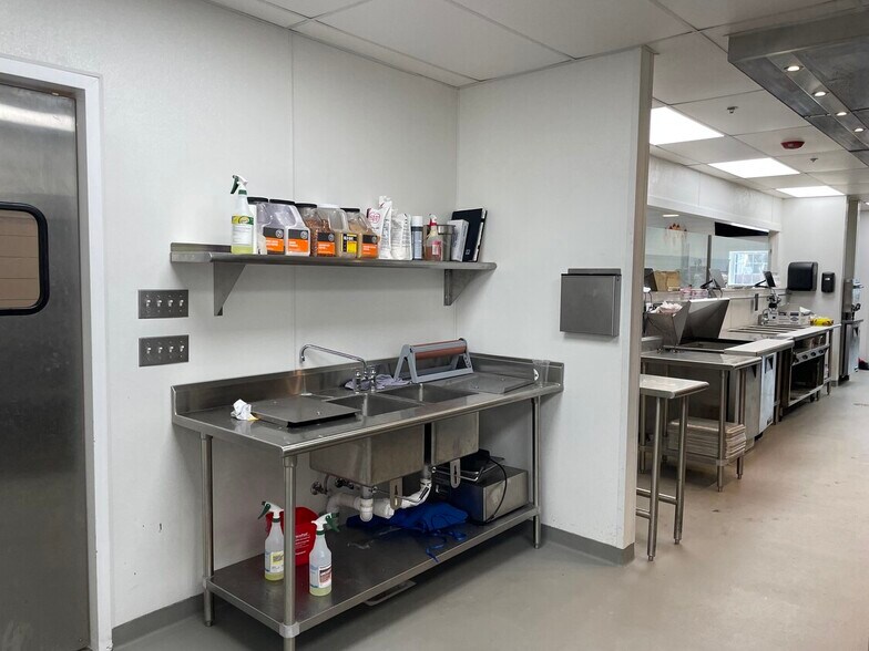 More Photos Of 121 Main St, Oswego Restaurant For Lease