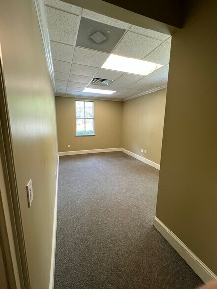 More Photos Of 550 Long Point Rd, Mount Pleasant Office For Sale