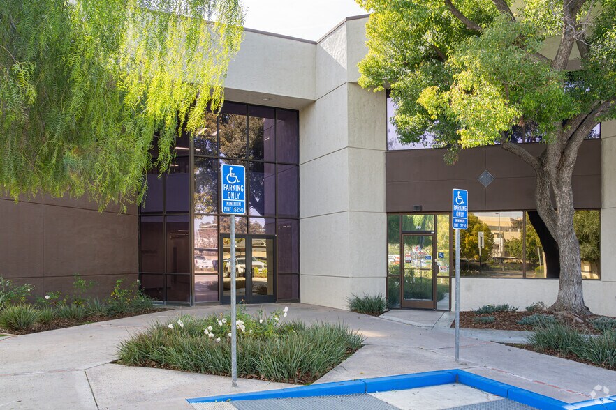 More Photos Of 5329 Office Centre Ct, Bakersfield Medical For Lease