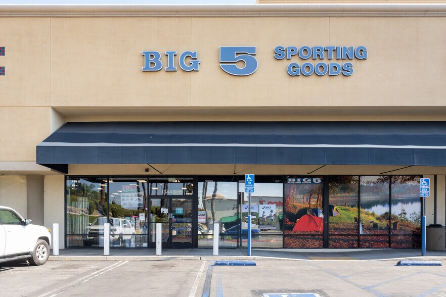 More Photos Of 13502 Whittier Blvd, Whittier Unknown For Lease