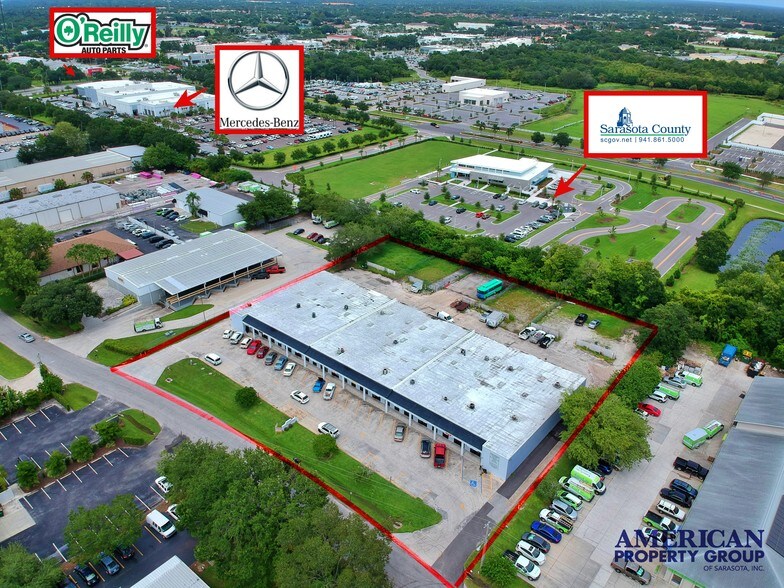 More Photos Of 6111-6121 Clark Center Ave, Sarasota Showroom For Lease