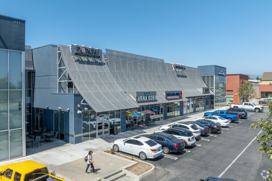 More Photos Of 1945 E 17th St, Santa Ana Freestanding For Lease