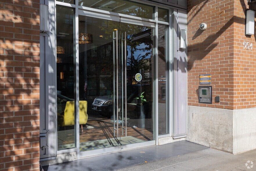 More Photos Of 954 E Union St, Seattle Apartments For Lease