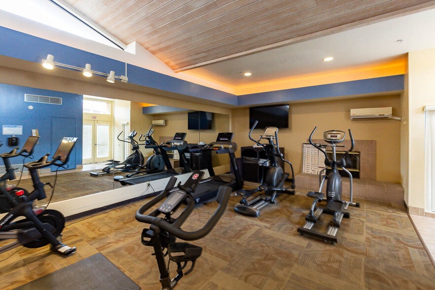 More Photos Of 74695 Highway 111, Palm Desert Hotel For Sale