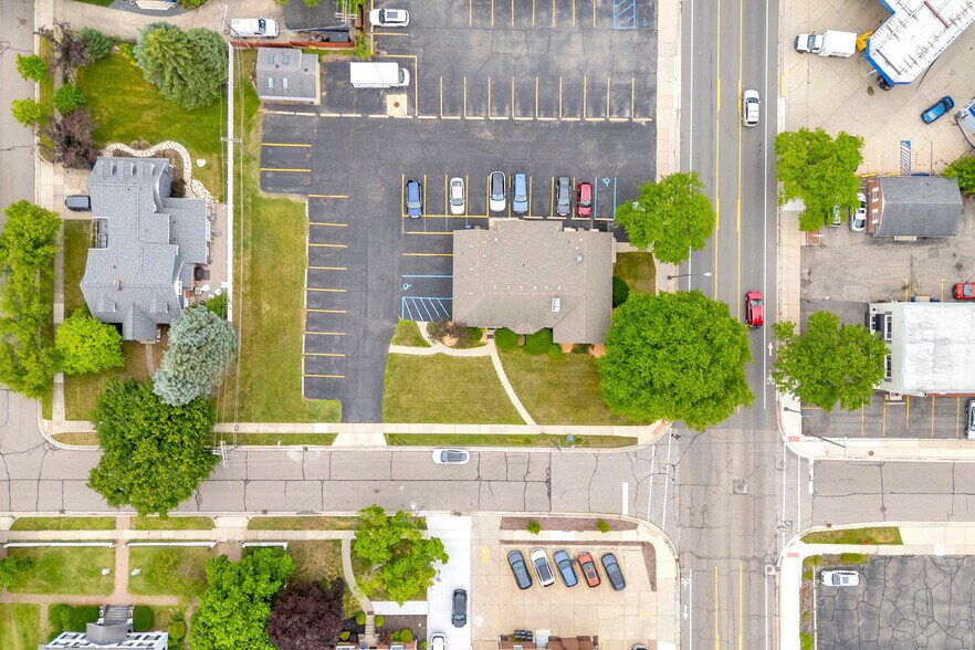 More Photos Of 915-919 S Main St, Plymouth Office For Sale