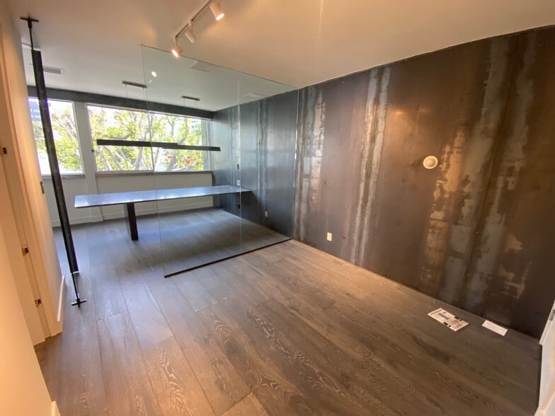 More Photos Of 101-109 S Robertson Blvd, Los Angeles Loft Creative Space For Lease