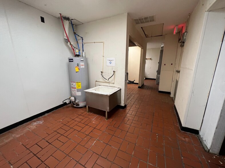 More Photos Of 3644 Victory Dr, Columbus Restaurant For Lease