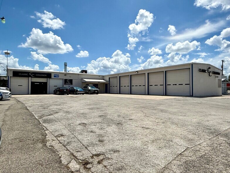 More Photos Of 1830 Jackson Keller Rd, San Antonio Warehouse For Sale