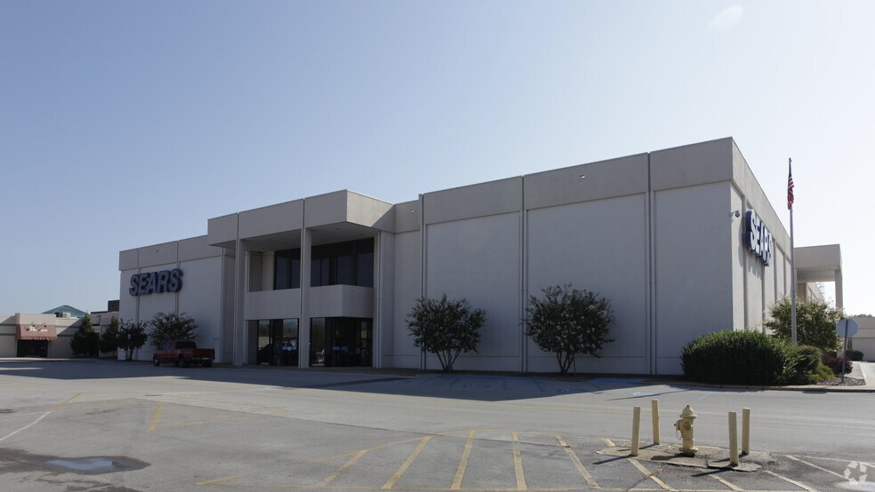 More Photos Of 401 Northgate Mall Dr, Chattanooga Department Store For Sale