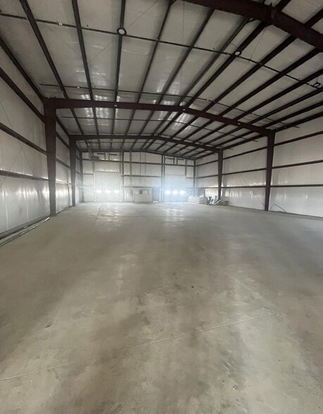 More Photos Of 6800 S Interstate Highway 45, Wilmer Showroom For Lease