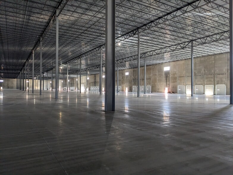 More Photos Of York Rd, Pleasant View Distribution For Lease