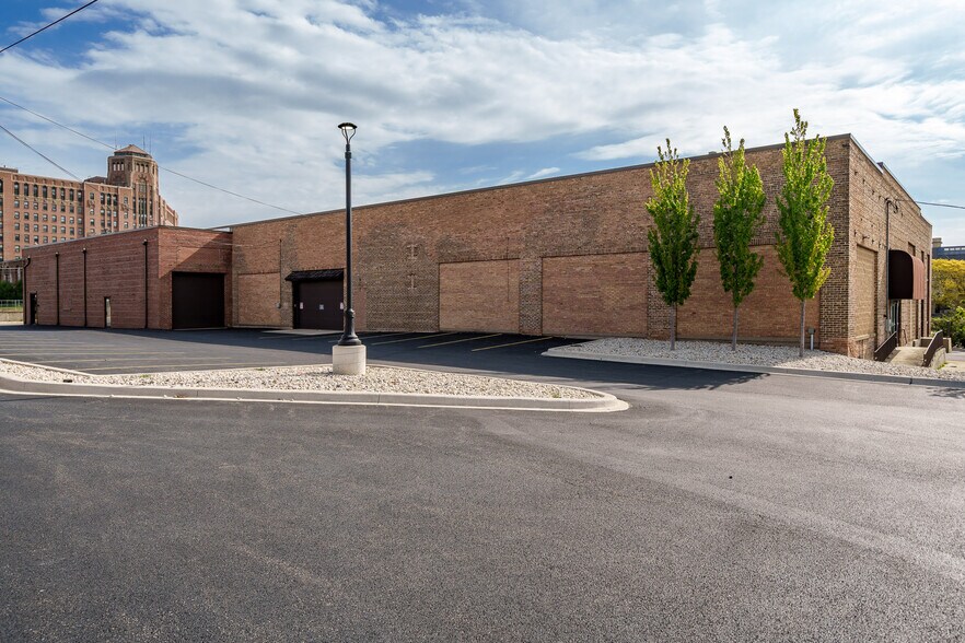 More Photos Of 727 1st Ave, Rockford Industrial For Sale